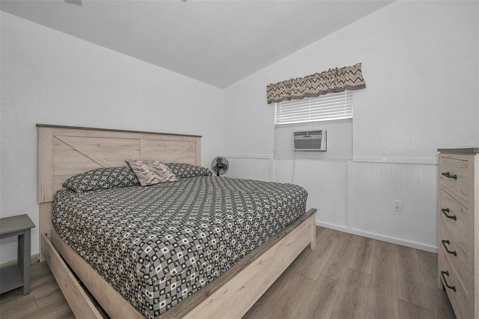 Listing photo id 22 for 8226 Penwood Drive