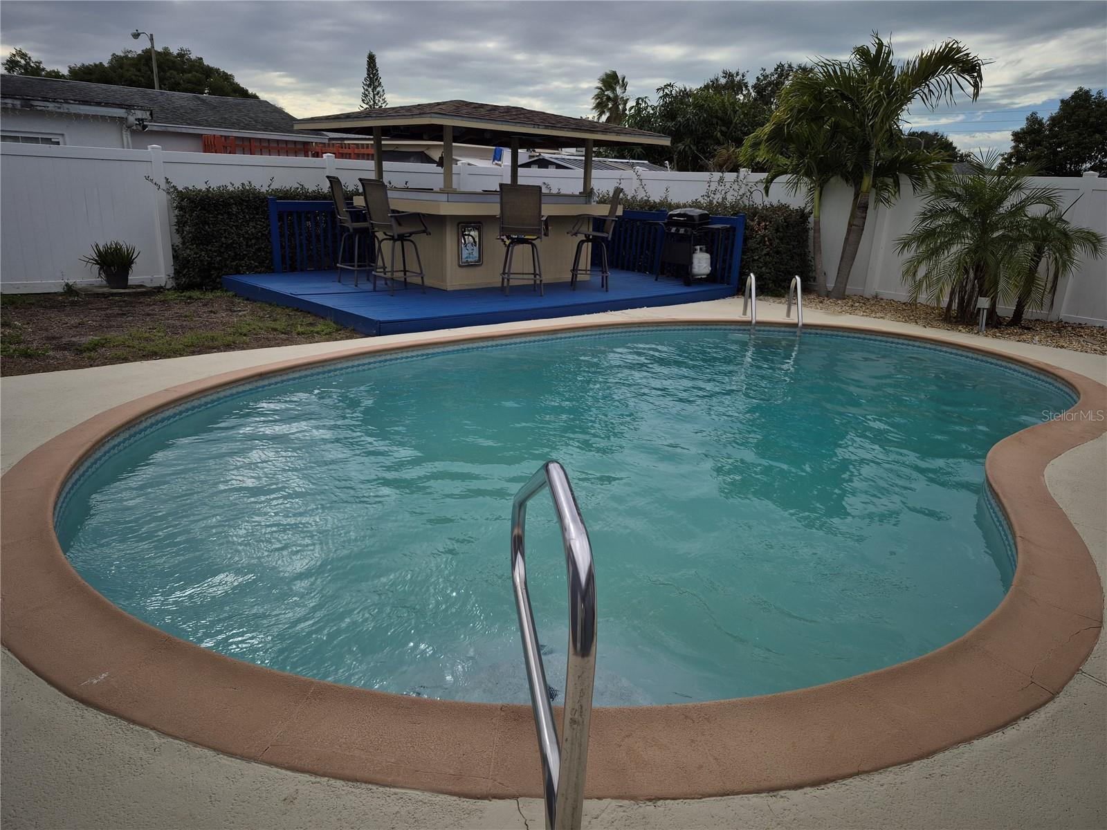 Listing photo id 1 for 8226 Penwood Drive