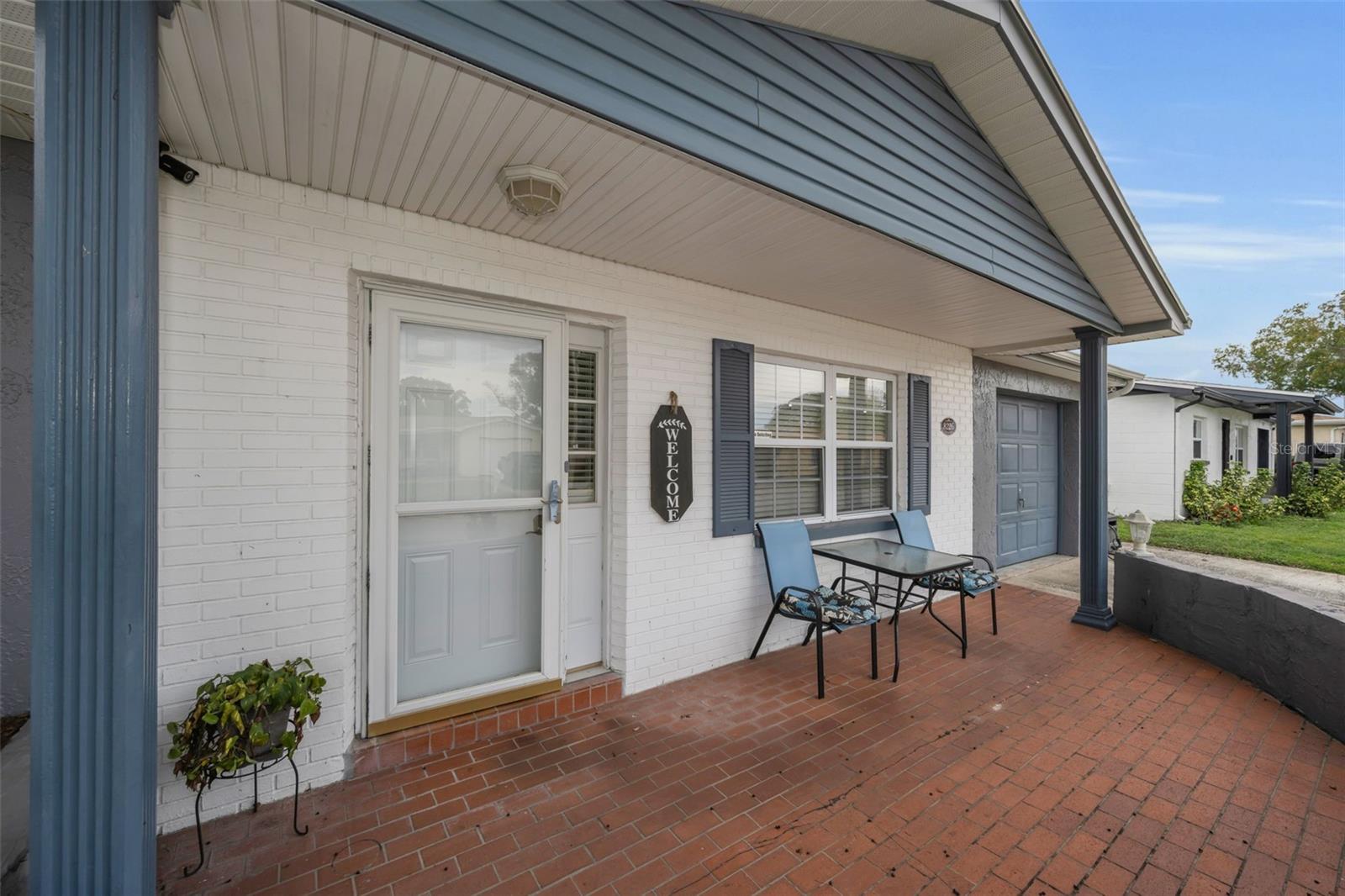 Listing photo id 2 for 8226 Penwood Drive