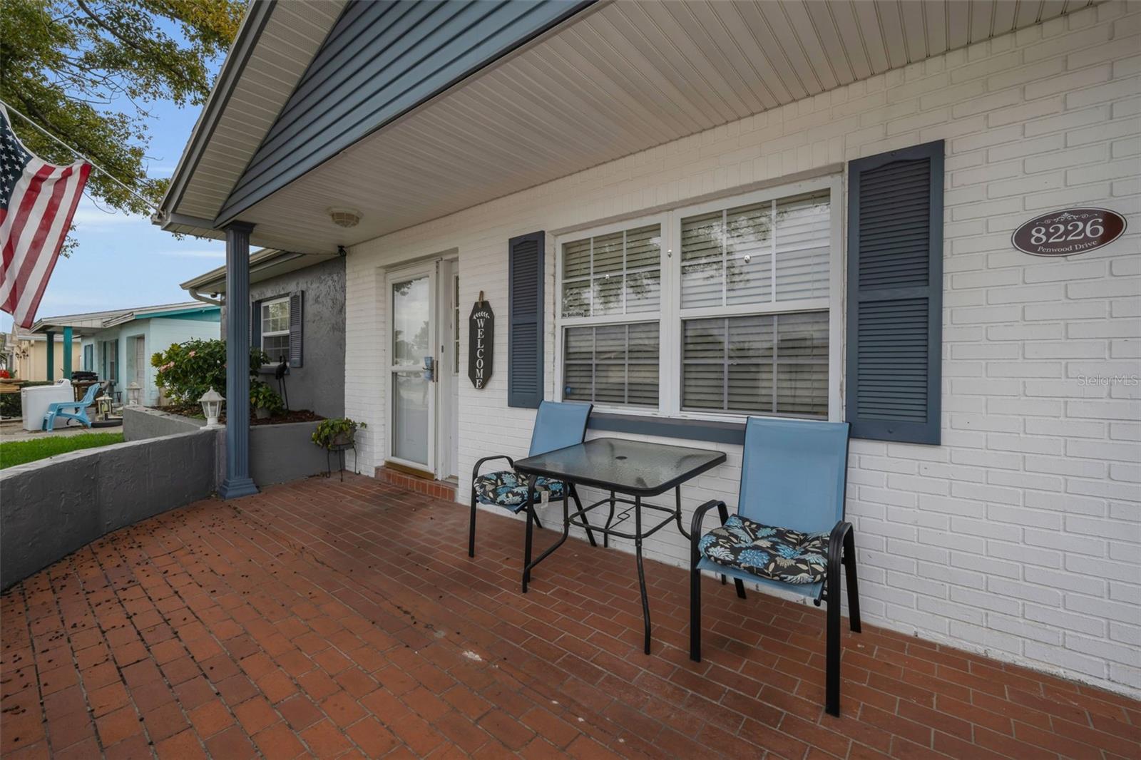 Listing photo id 3 for 8226 Penwood Drive