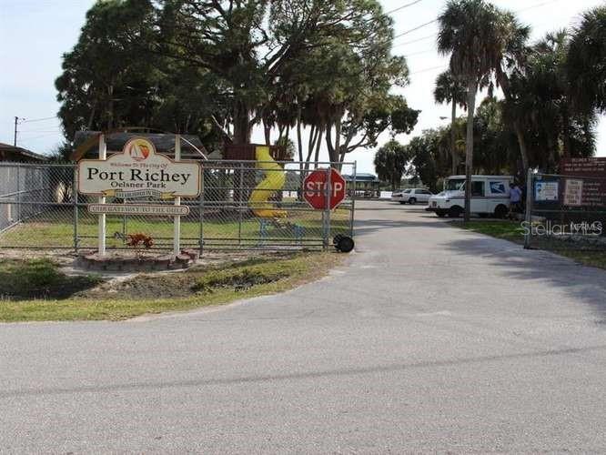 Listing photo id 56 for 8226 Penwood Drive