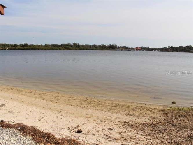 Listing photo id 60 for 8226 Penwood Drive