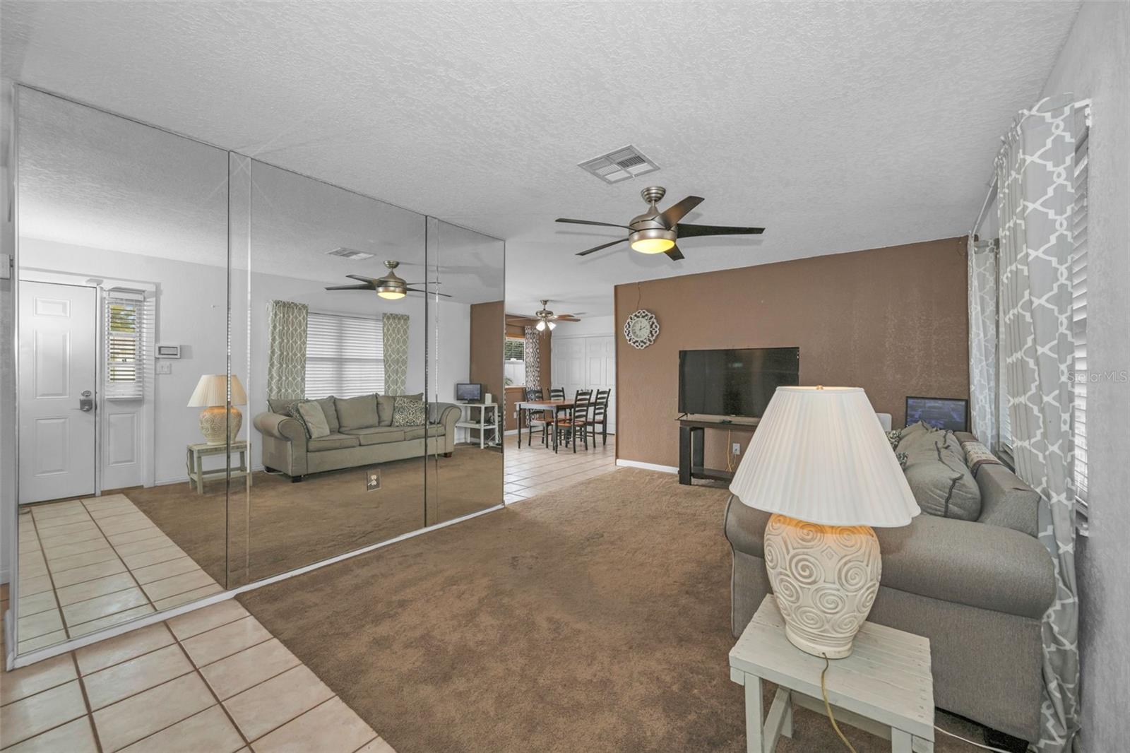 Listing photo id 5 for 8226 Penwood Drive