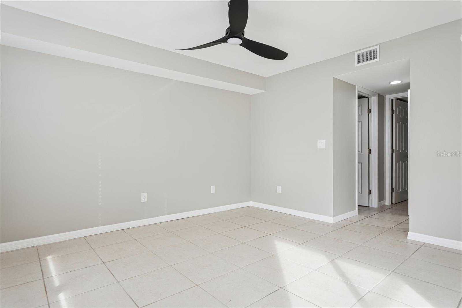 Image 12 of 25 For 7858 Niagara Avenue 605