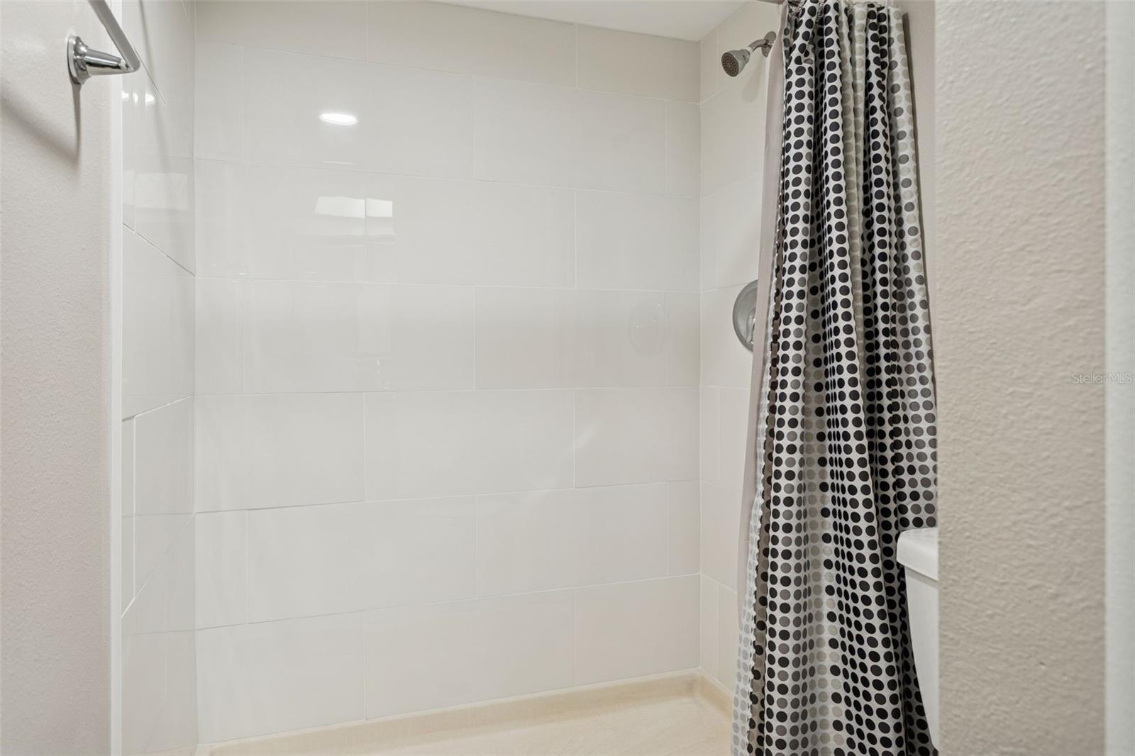 Image 16 of 25 For 7858 Niagara Avenue 605