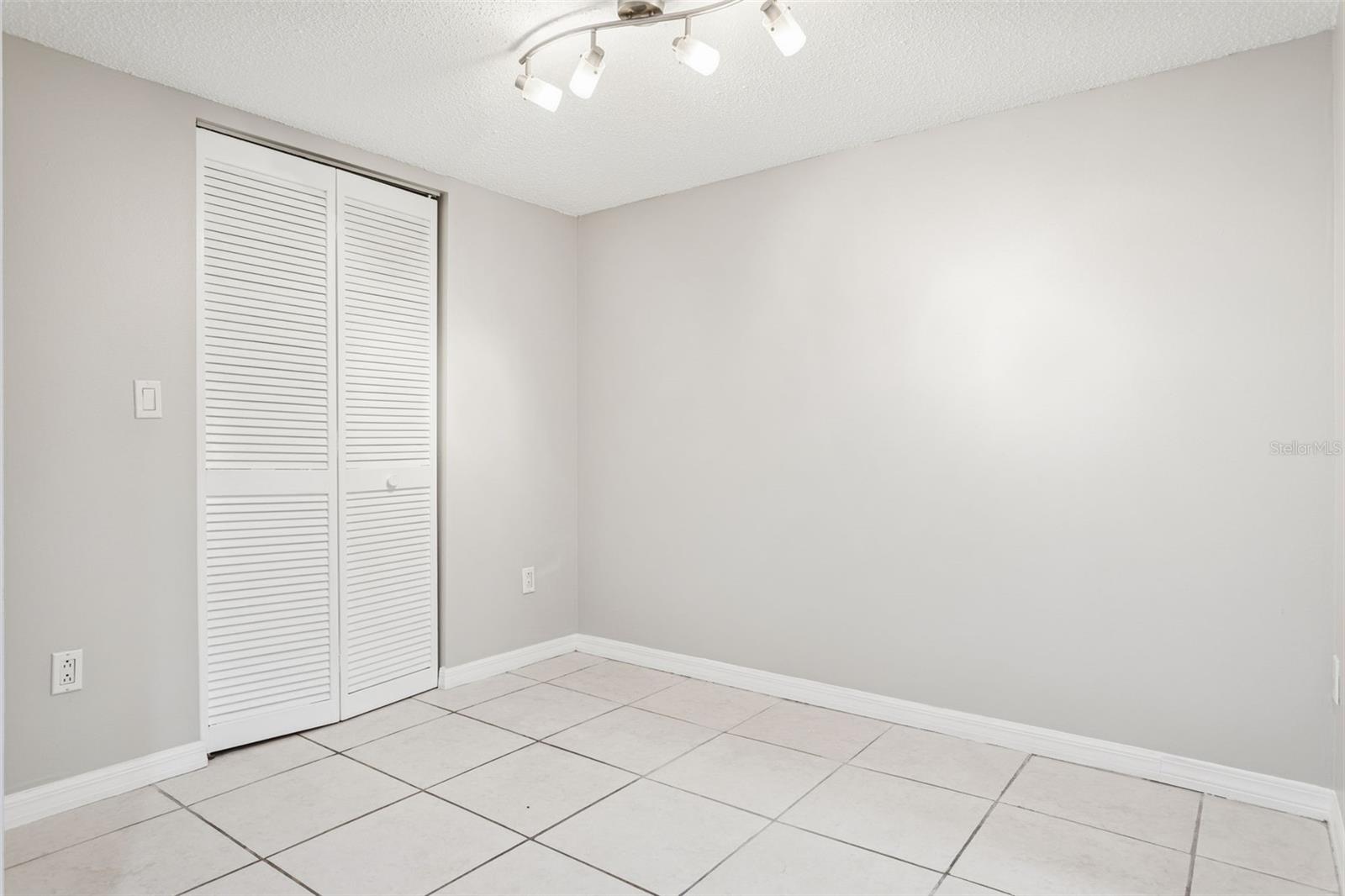 Image 5 of 25 For 7858 Niagara Avenue 605