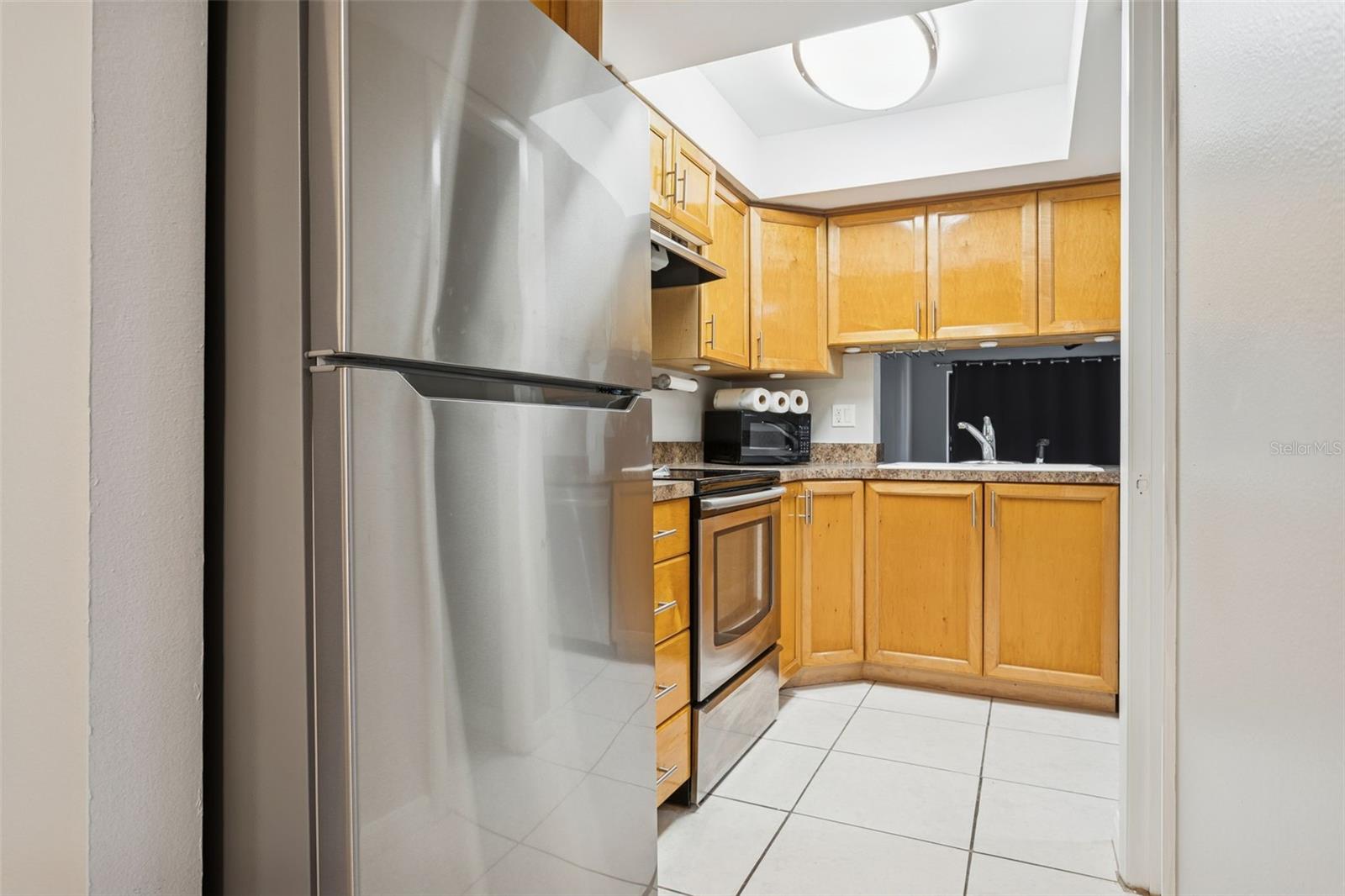 Image 6 of 25 For 7858 Niagara Avenue 605