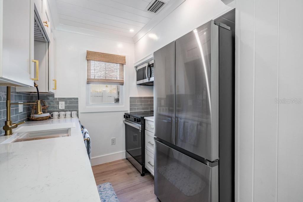 Image 11 of 37 For 48 79th Terrace