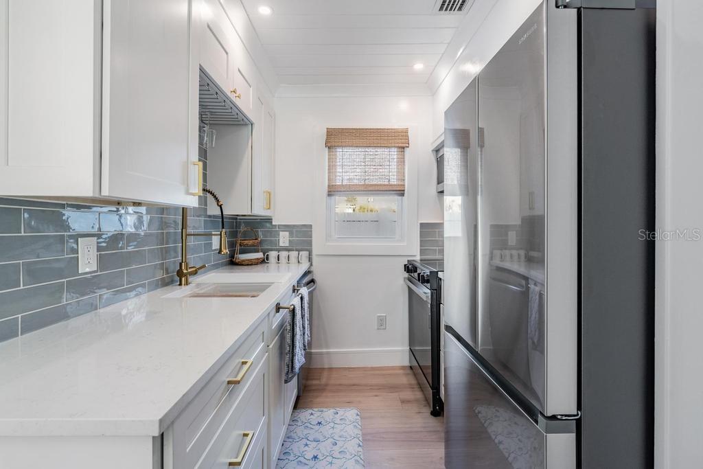 Image 12 of 37 For 48 79th Terrace