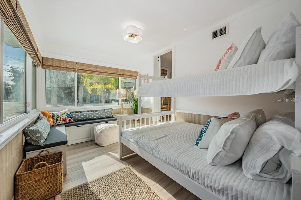 Image 23 of 37 For 48 79th Terrace