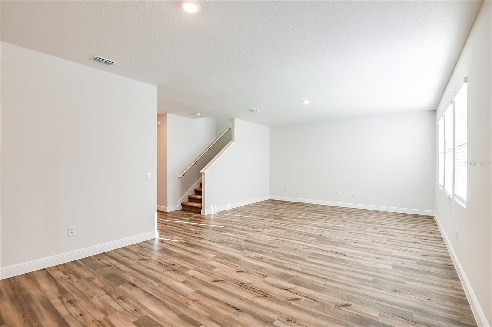 Image 11 of 32 For 9980 Surrey Rose Drive