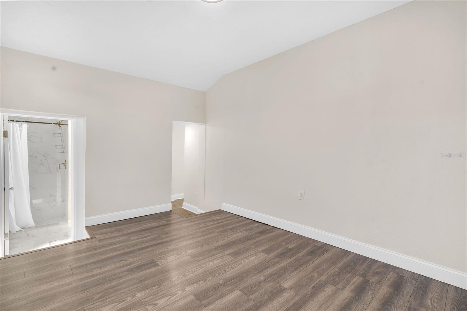 Image 18 of 37 For 2140 22nd Avenue N