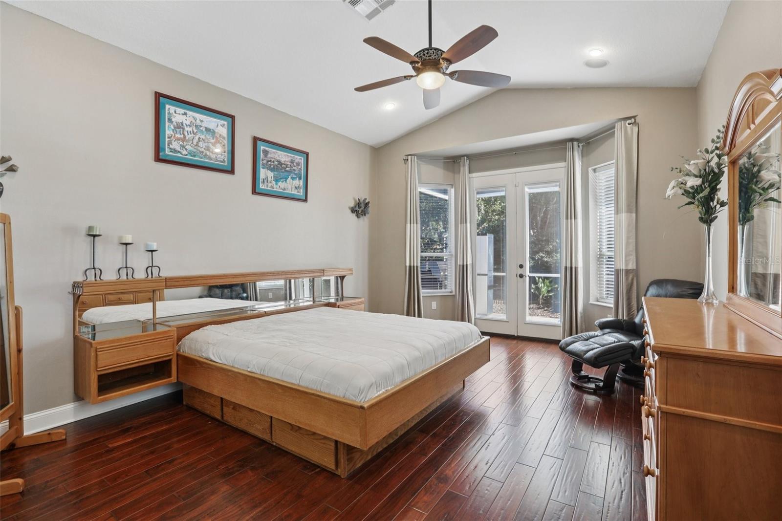 Image 20 of 53 For 3925 Silk Oak Lane