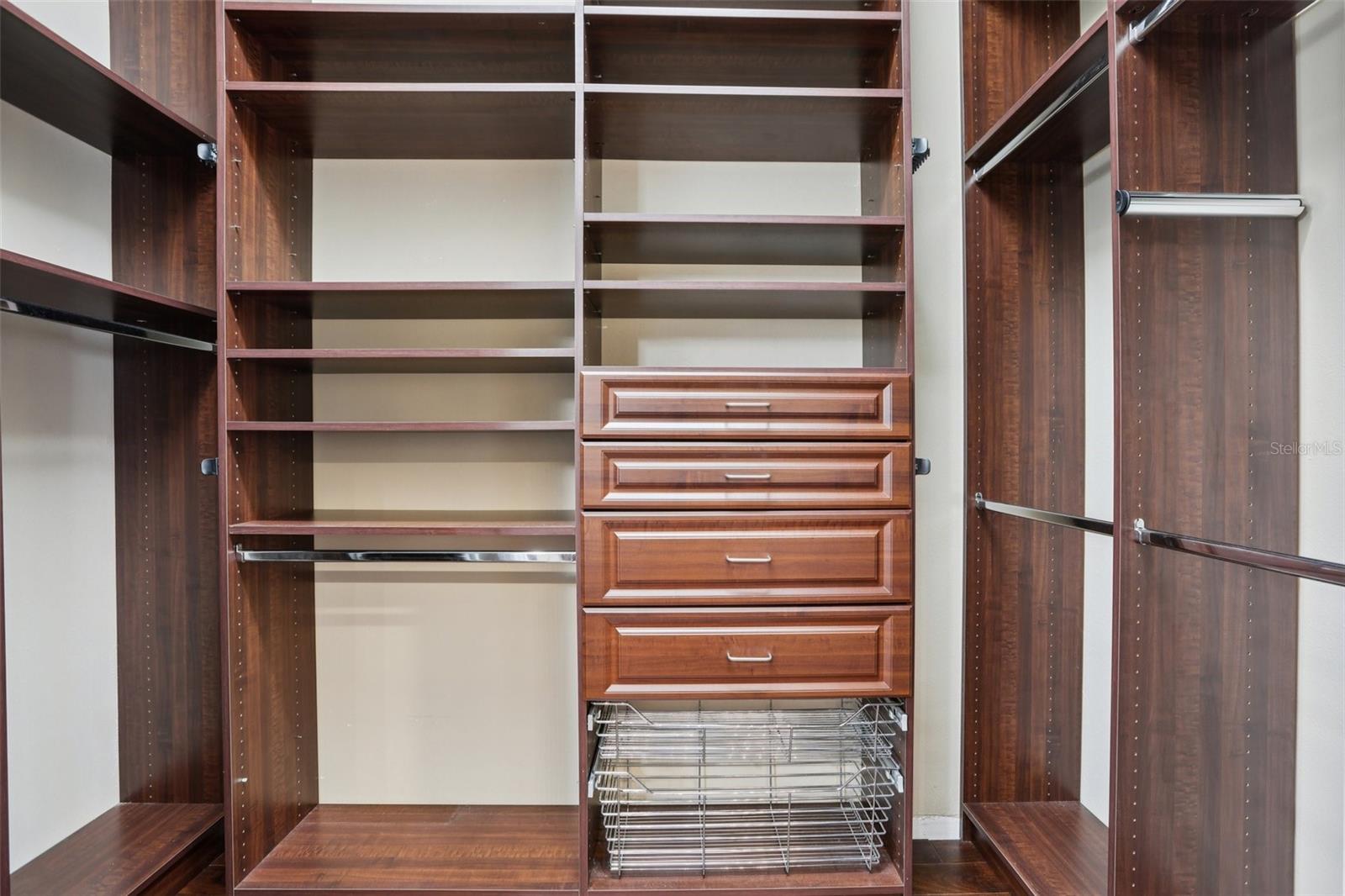 Image 25 of 53 For 3925 Silk Oak Lane