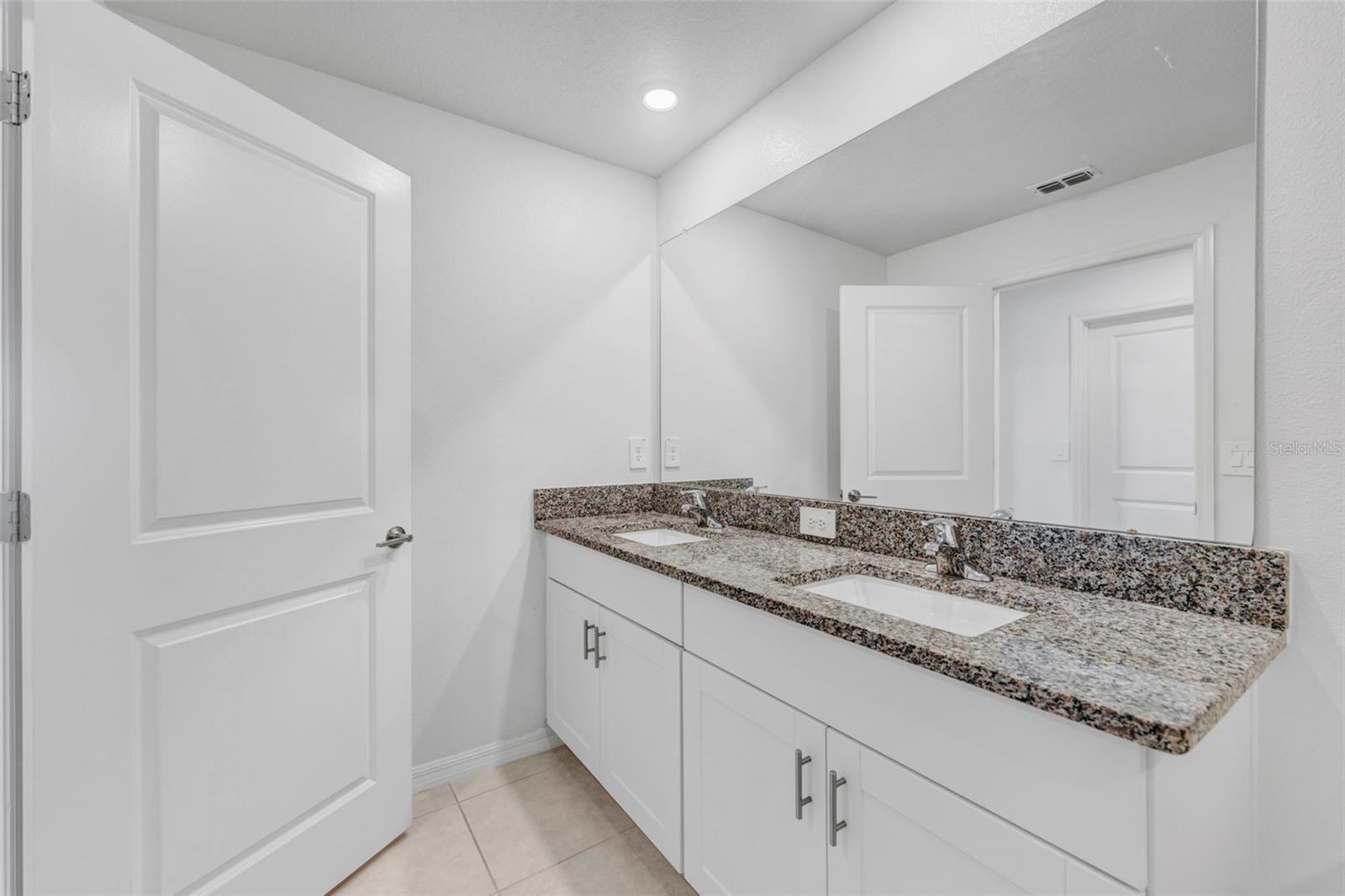 Image 19 of 33 For 8309 Corner Pine Way