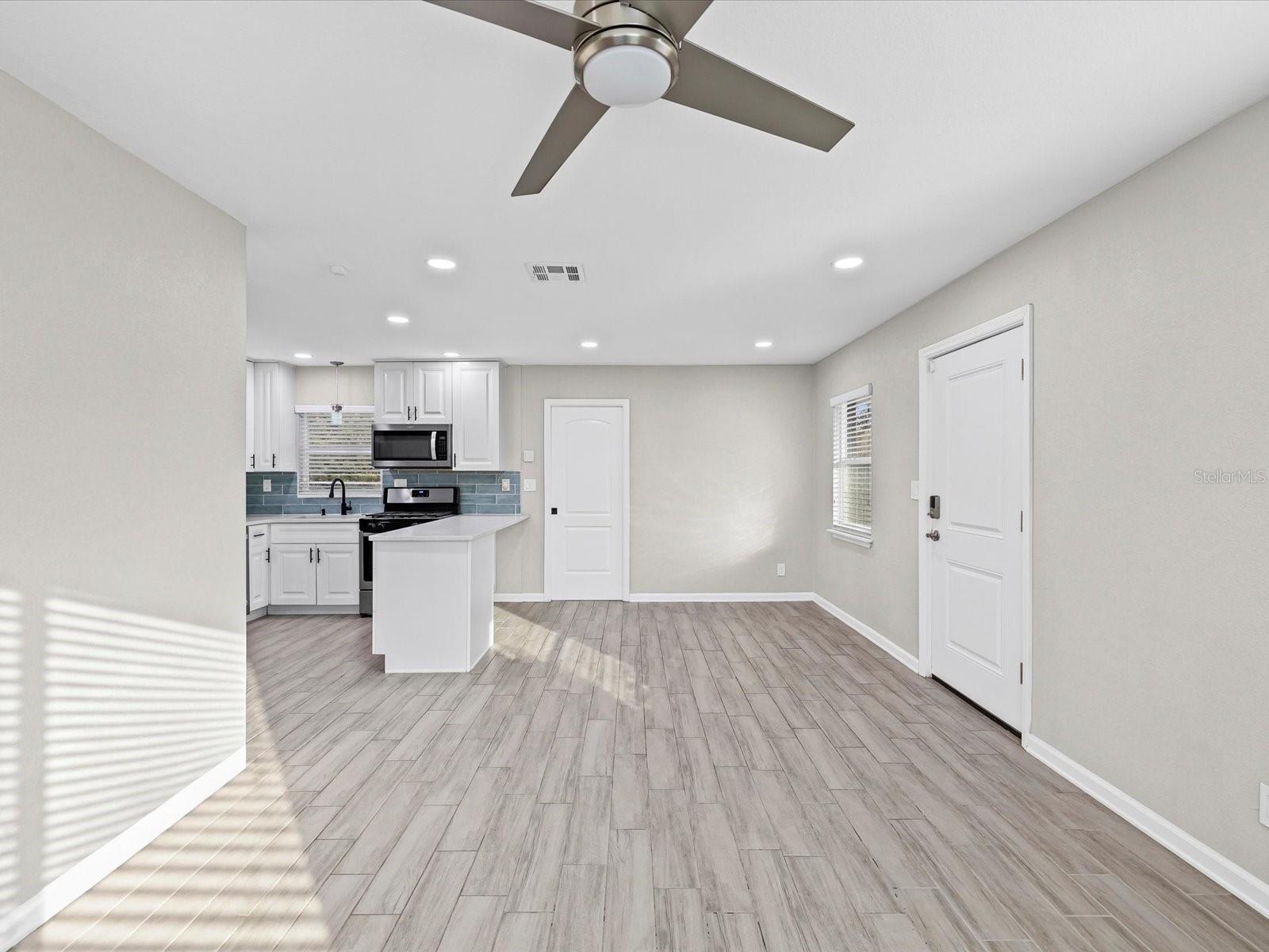 Image 5 of 27 For 7307 34th Avenue N