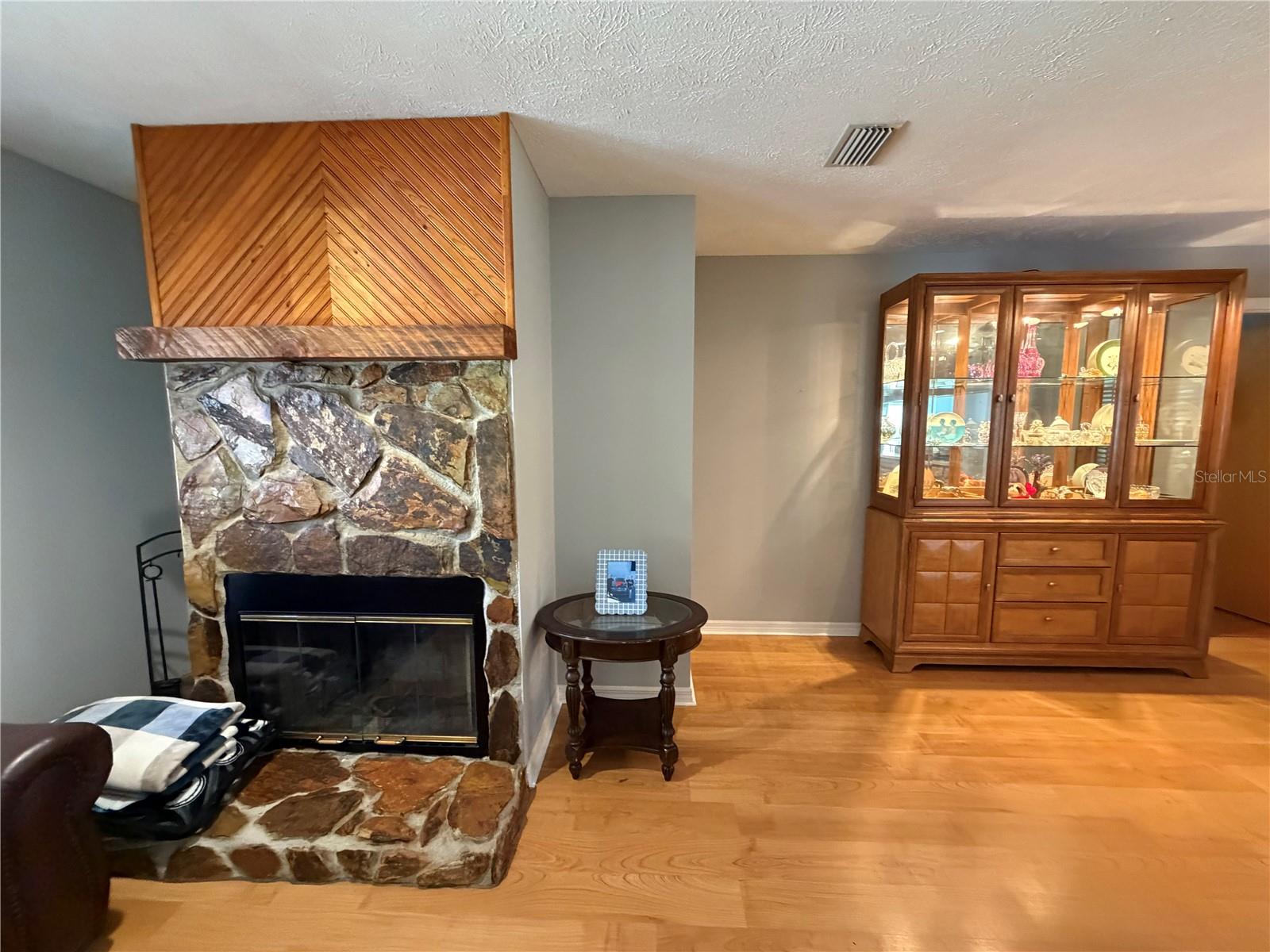 Image 4 of 25 For 18619 Yocam Avenue