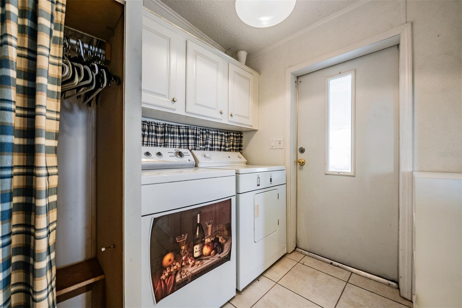 Image 10 of 42 For 6827 Lake Henry Drive Ne