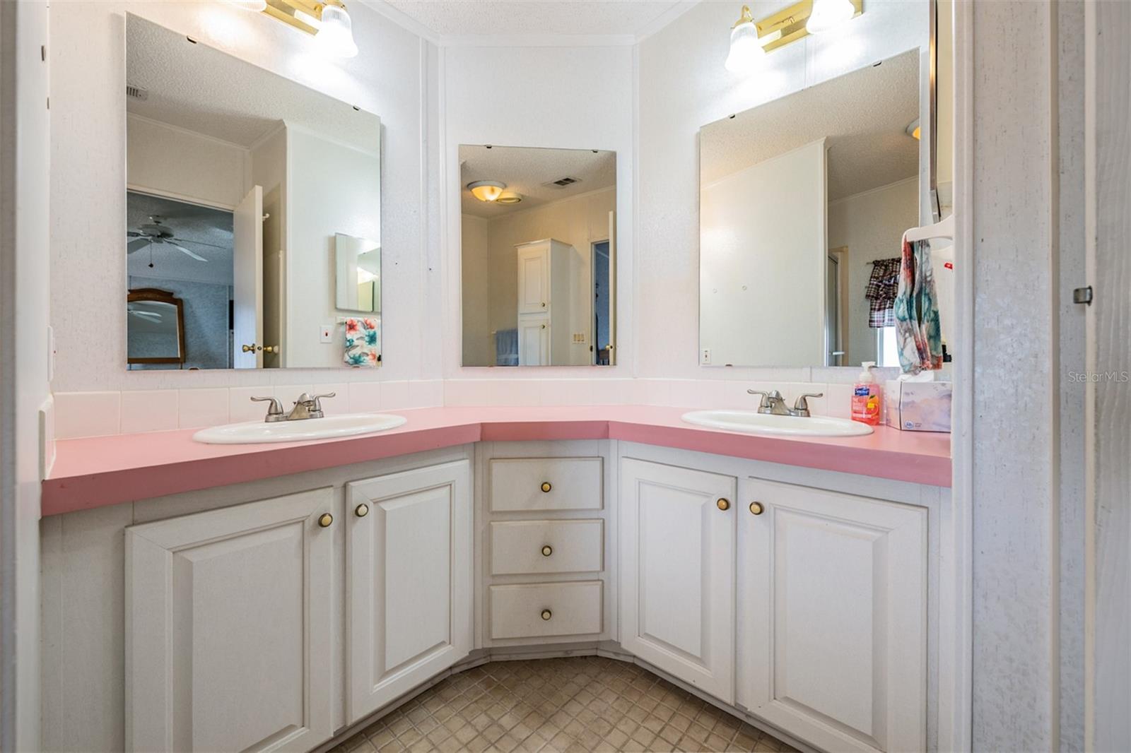 Image 14 of 42 For 6827 Lake Henry Drive Ne