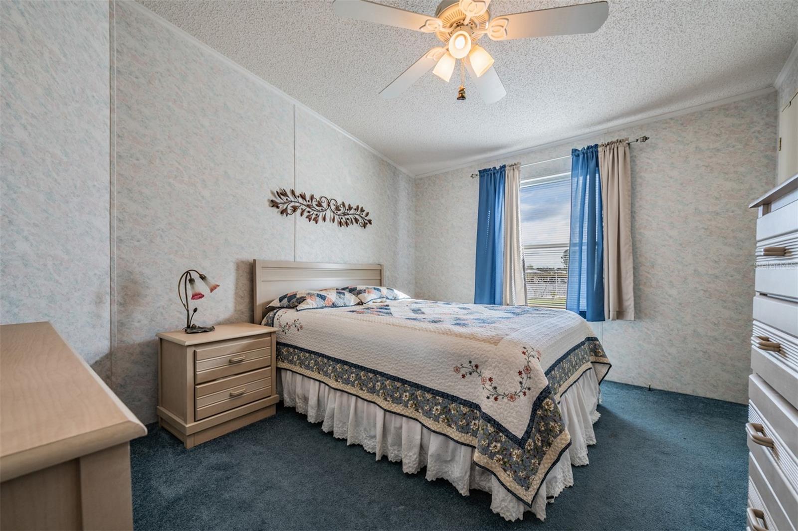 Image 15 of 42 For 6827 Lake Henry Drive Ne