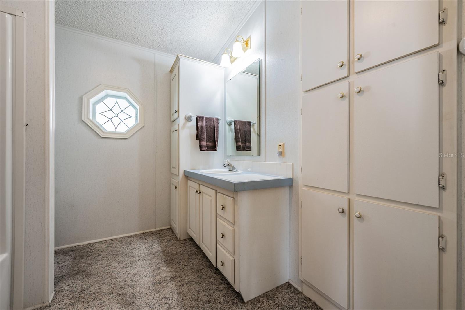 Image 16 of 42 For 6827 Lake Henry Drive Ne