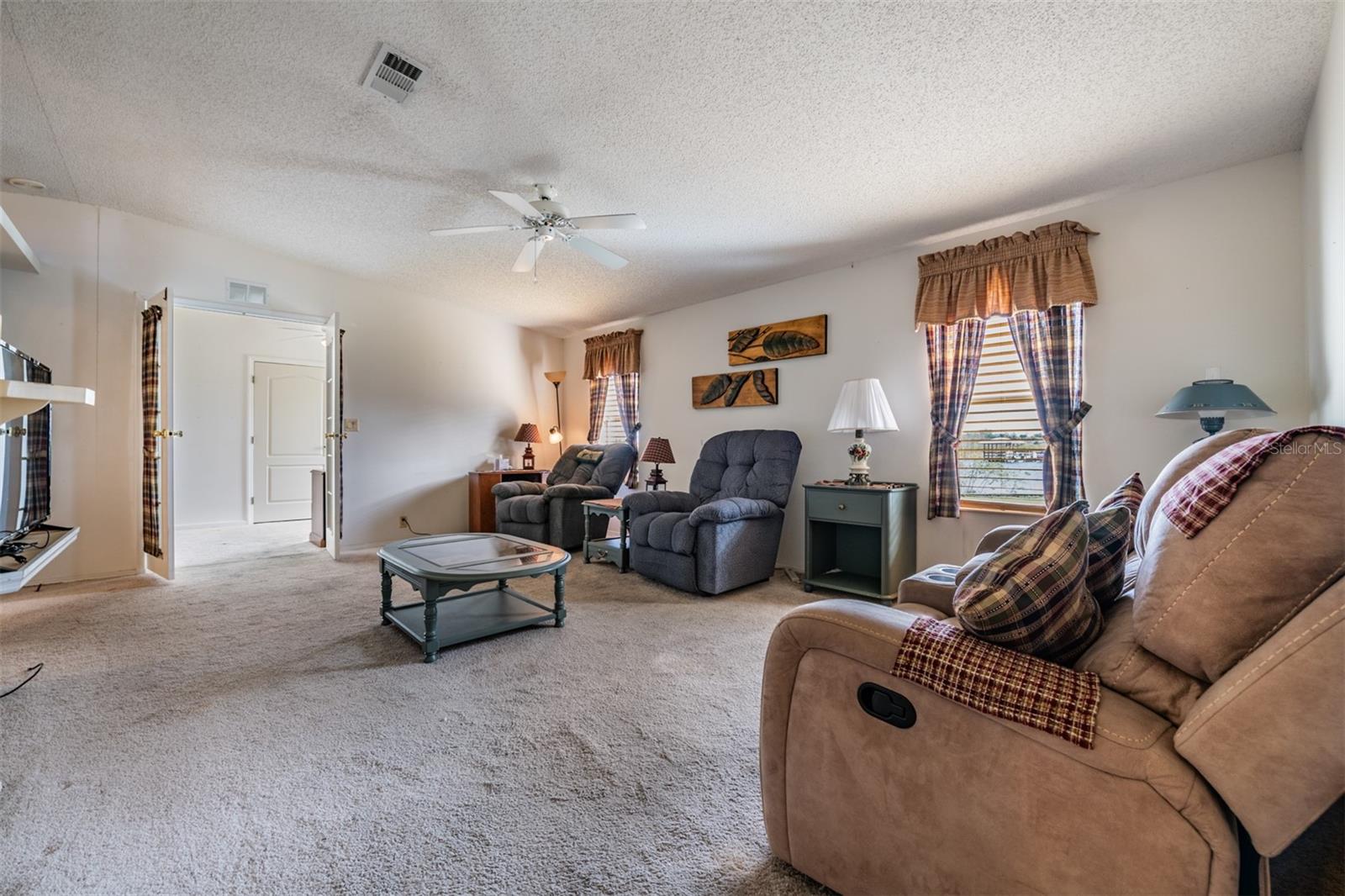 Image 20 of 42 For 6827 Lake Henry Drive Ne