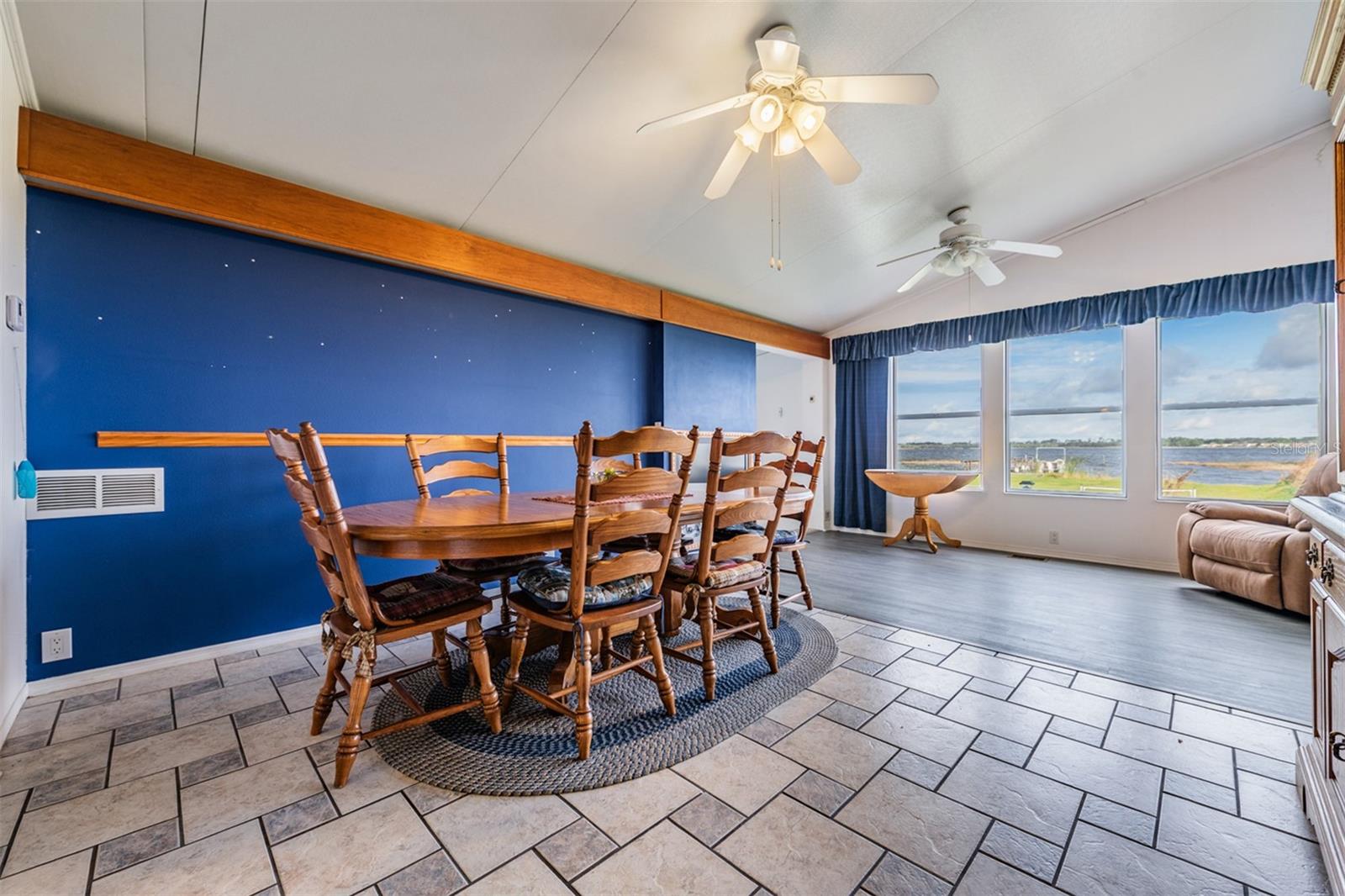 Image 24 of 42 For 6827 Lake Henry Drive Ne