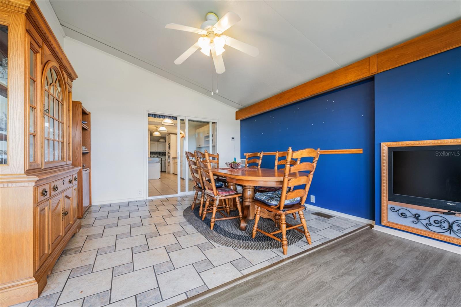 Image 25 of 42 For 6827 Lake Henry Drive Ne