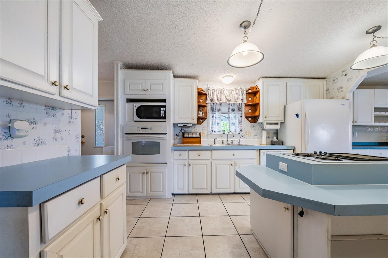 Image 7 of 42 For 6827 Lake Henry Drive Ne