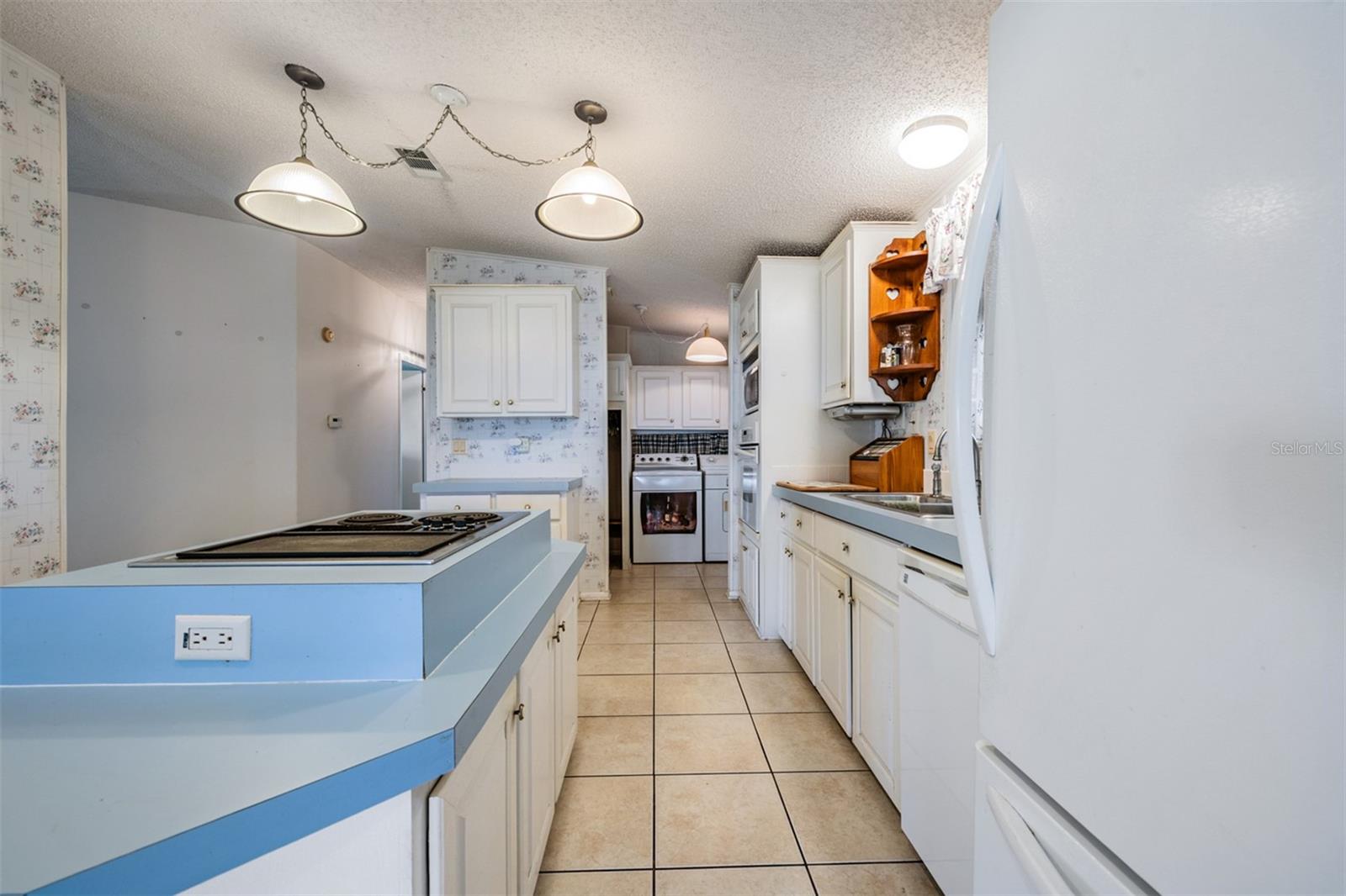 Image 8 of 42 For 6827 Lake Henry Drive Ne