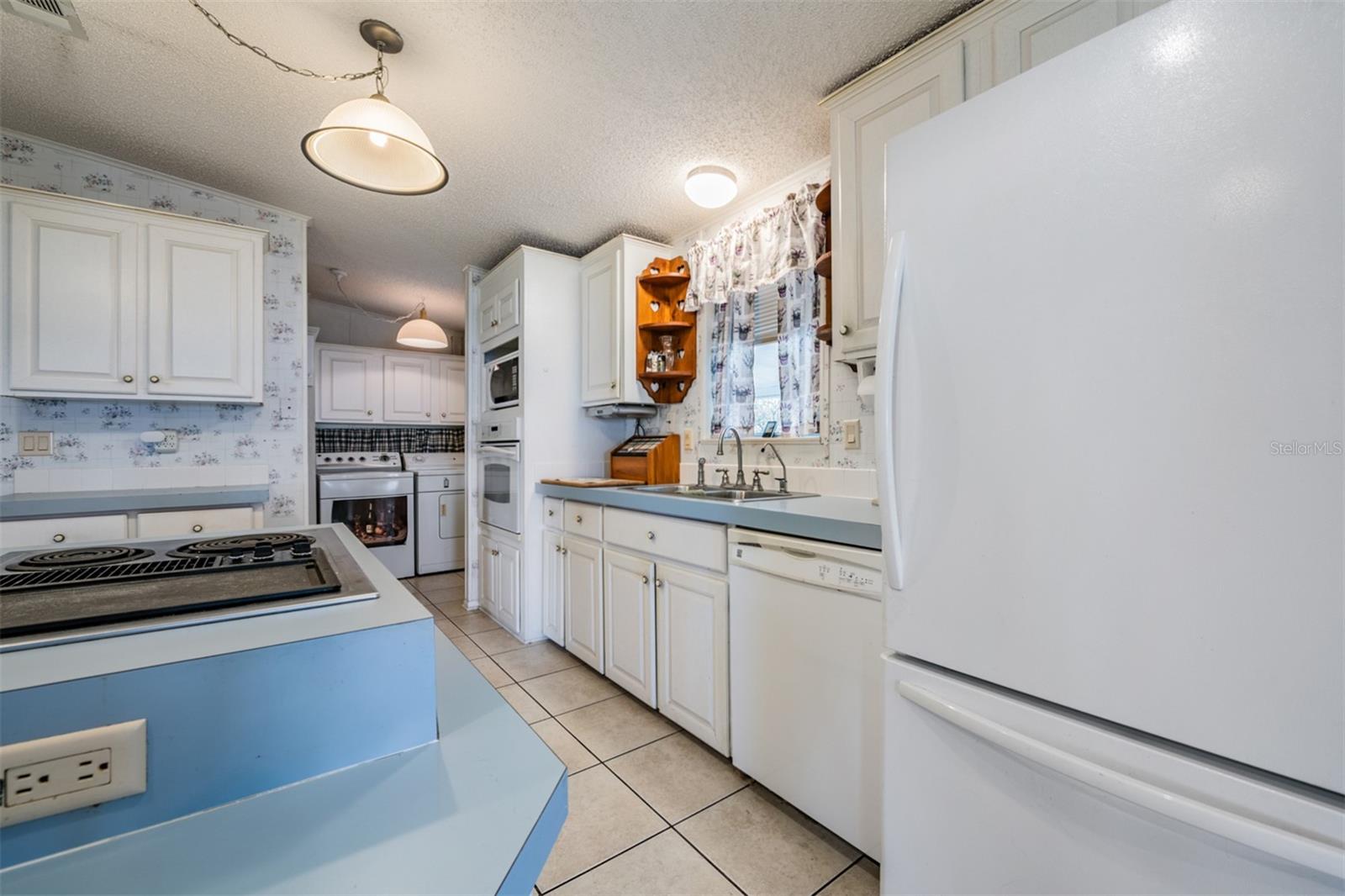 Image 9 of 42 For 6827 Lake Henry Drive Ne