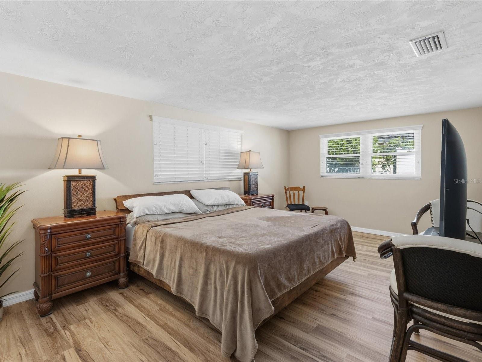 Listing photo id 14 for 4941 Galleon Court