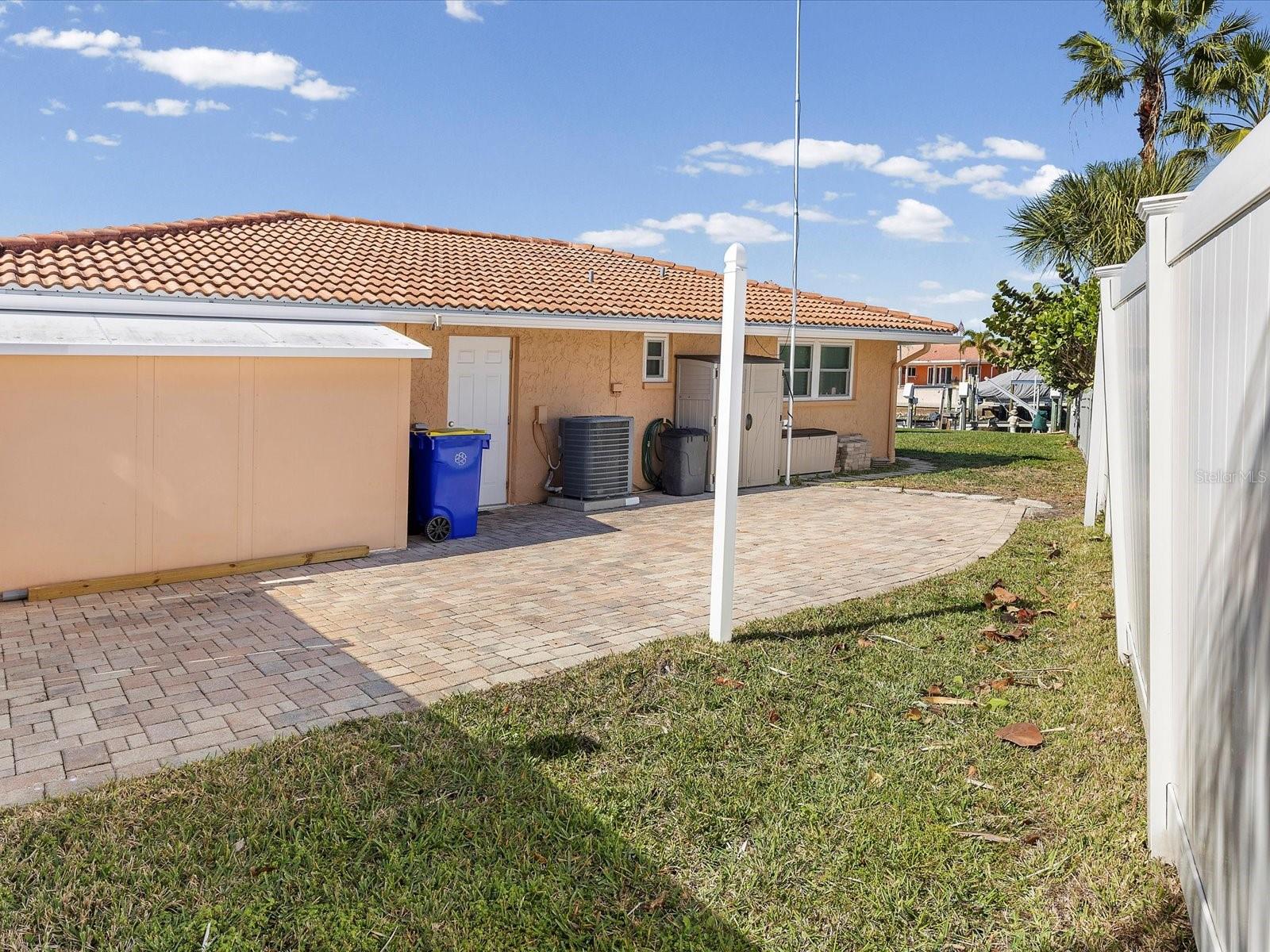 Listing photo id 29 for 4941 Galleon Court