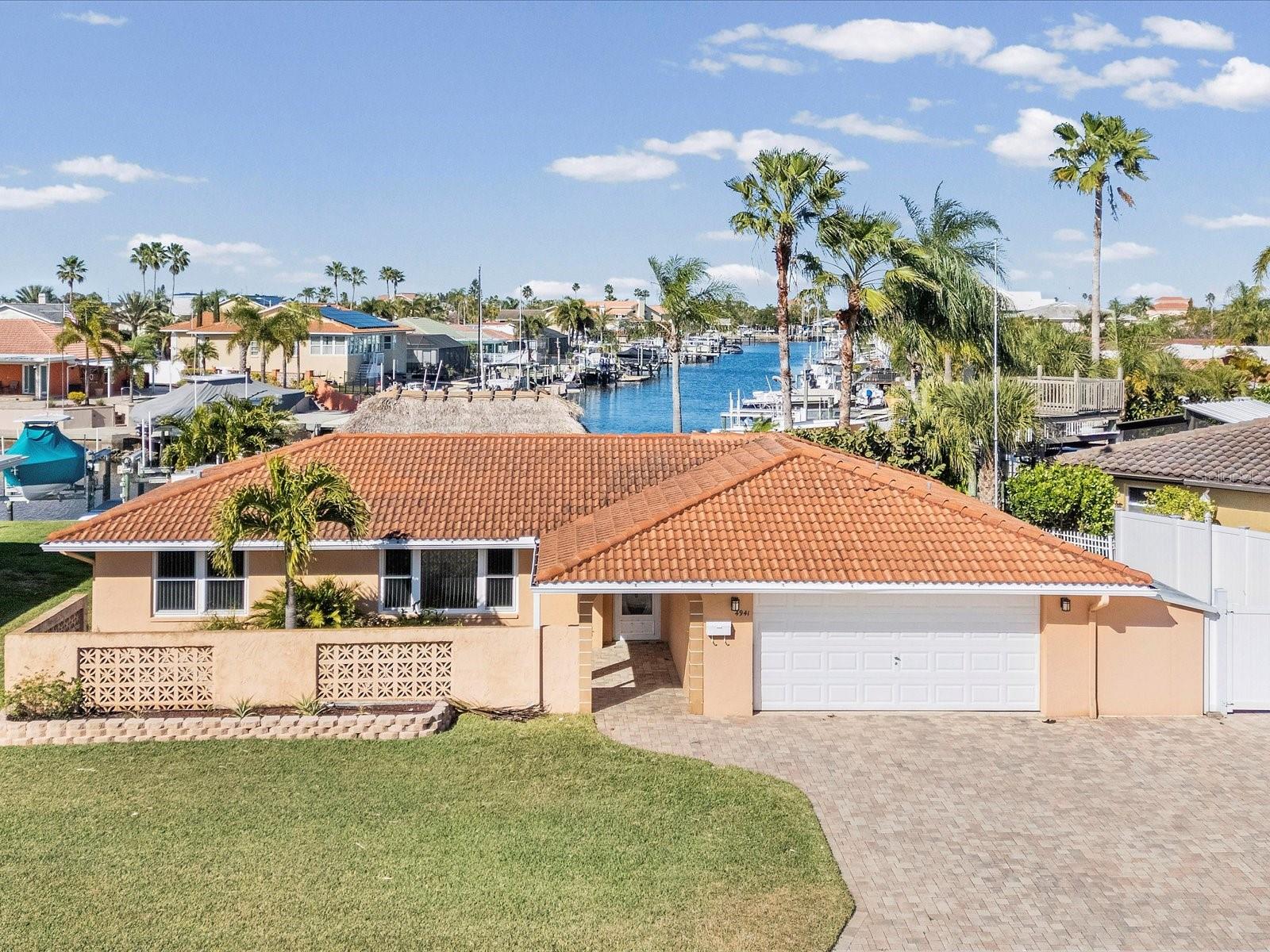 Listing photo id 33 for 4941 Galleon Court