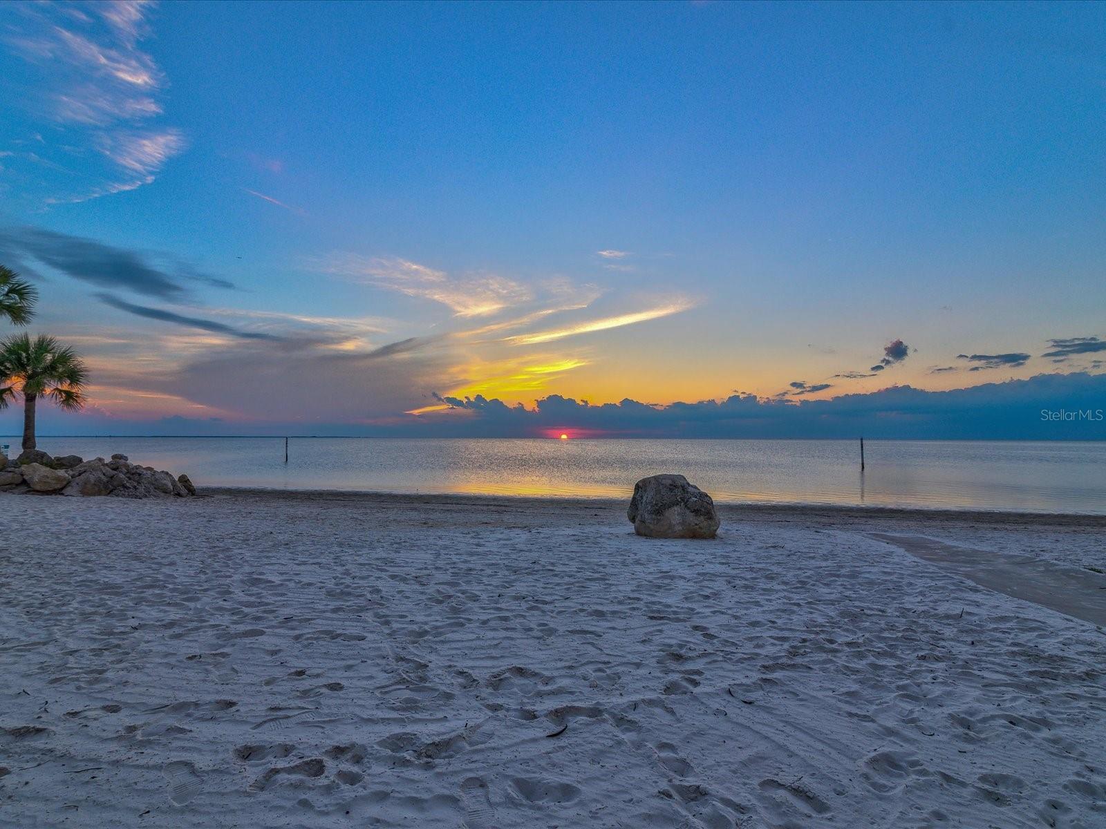 Listing photo id 42 for 4941 Galleon Court