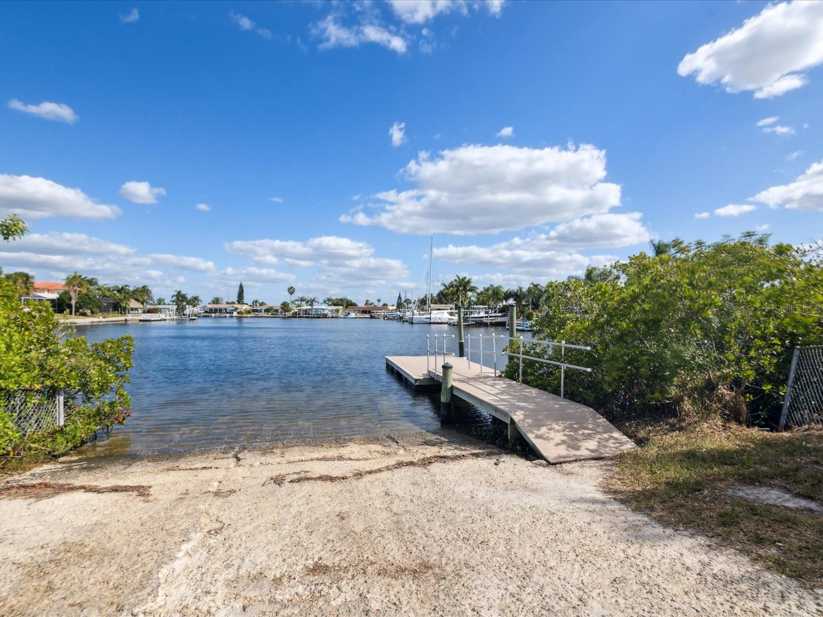 Listing photo id 50 for 4941 Galleon Court