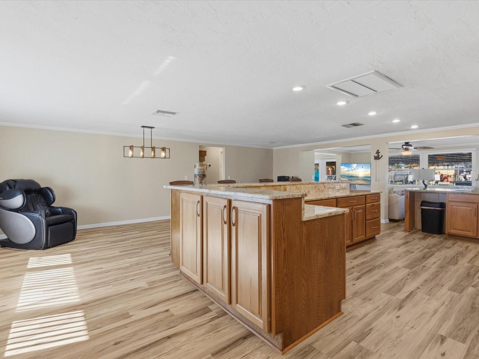 Listing photo id 4 for 4941 Galleon Court
