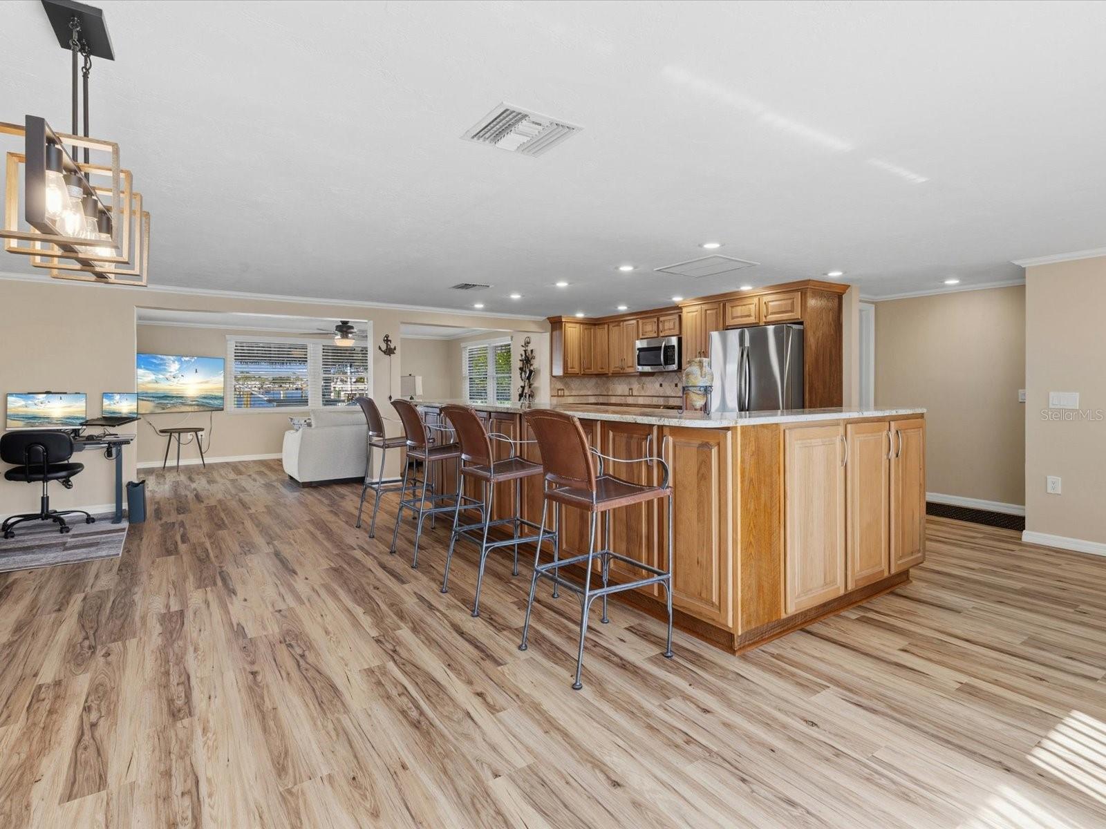 Listing photo id 5 for 4941 Galleon Court