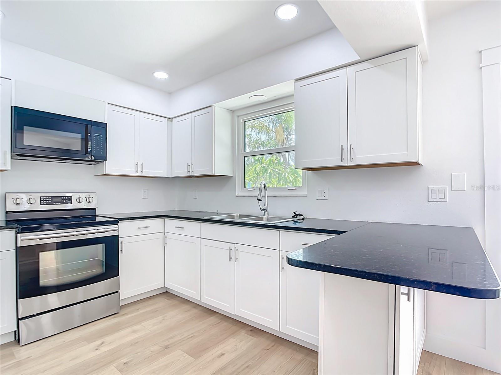 Image 11 of 38 For 7341 Hart Street