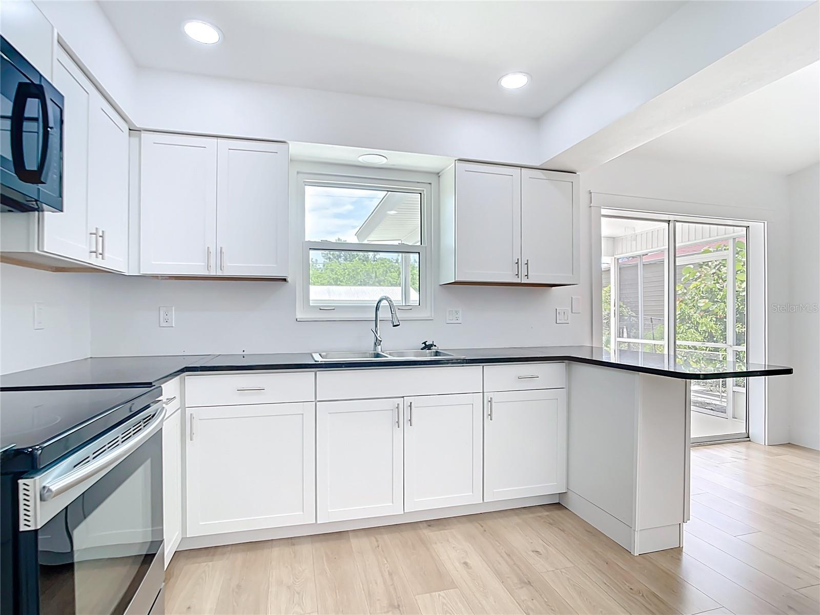 Image 13 of 38 For 7341 Hart Street