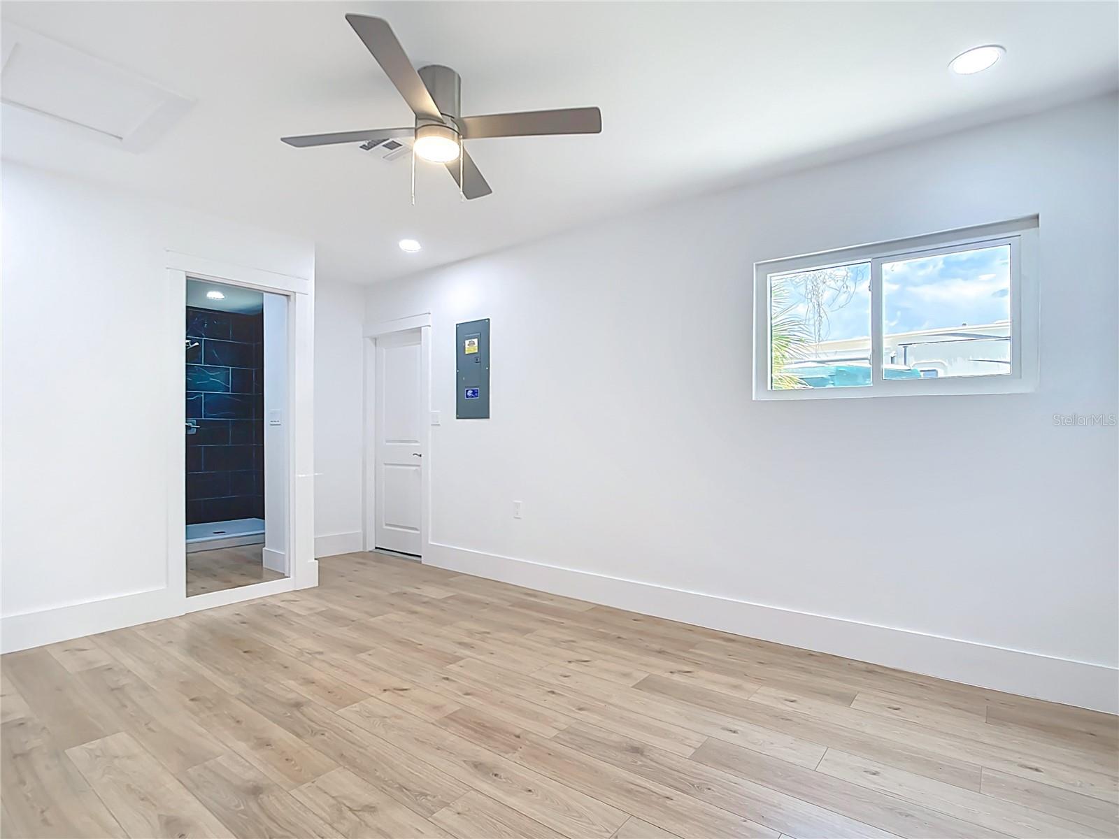 Image 17 of 38 For 7341 Hart Street