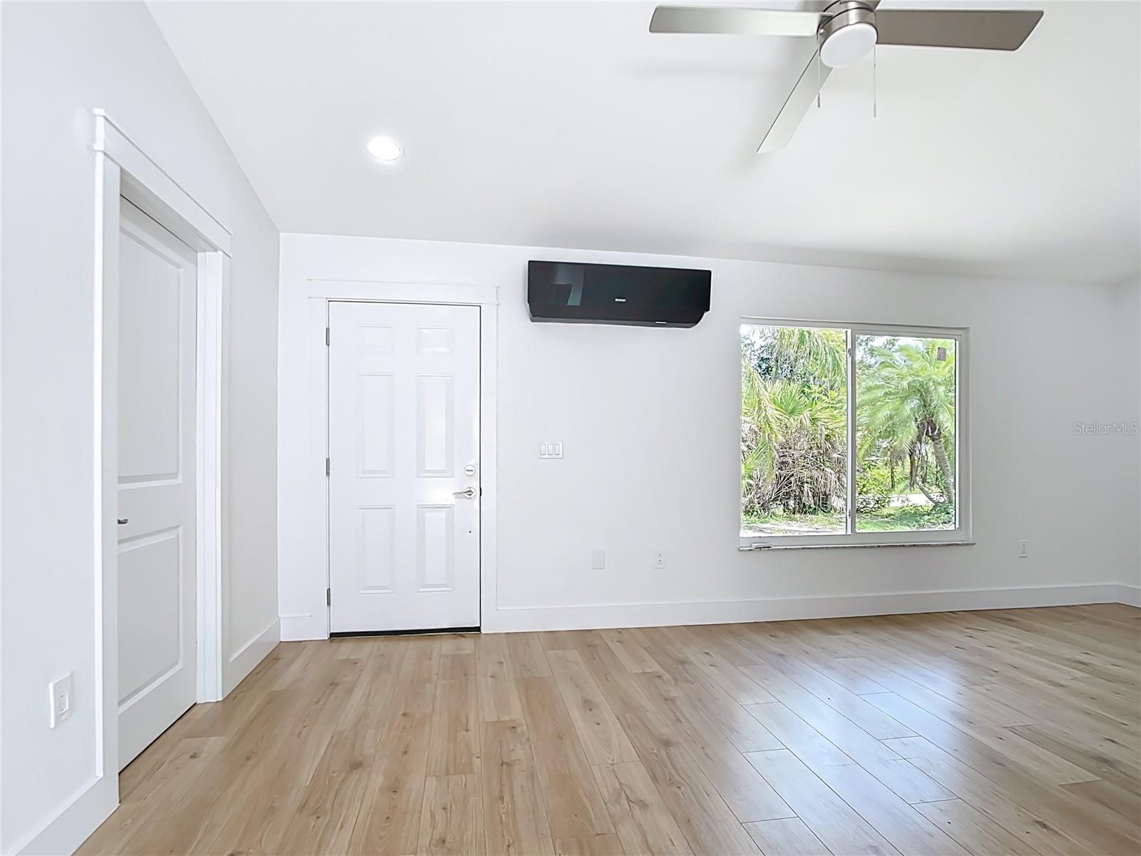 Image 4 of 38 For 7341 Hart Street