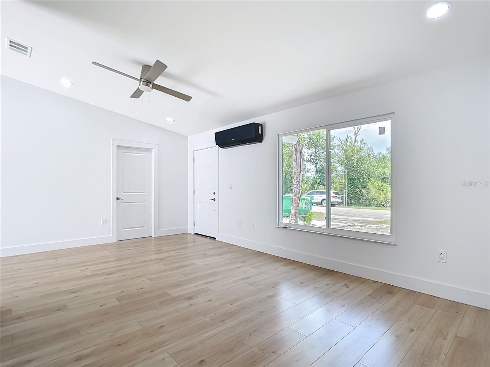 Image 5 of 38 For 7341 Hart Street