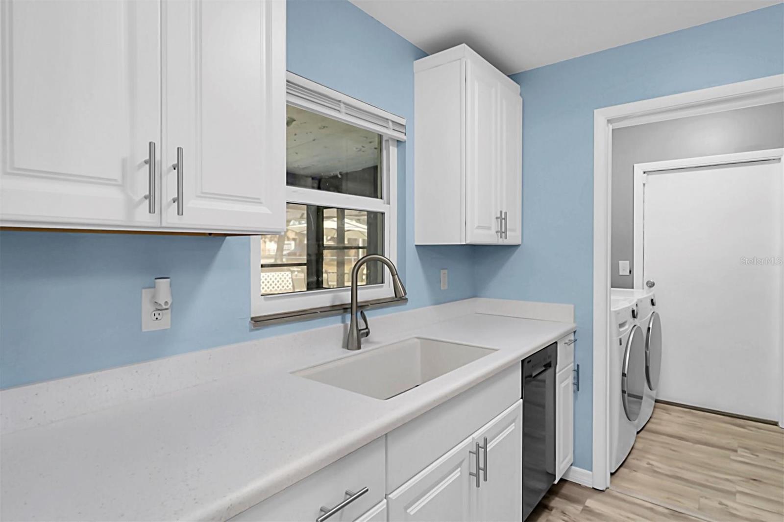 Image 11 of 41 For 3409 Plaza Avenue