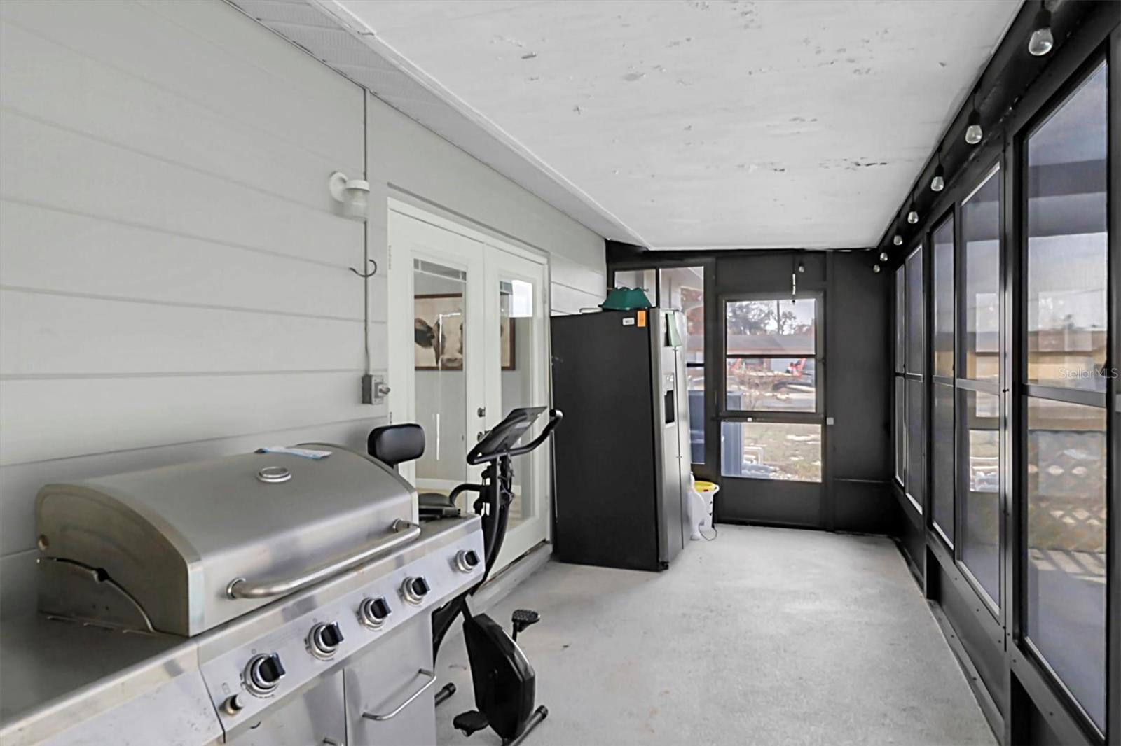 Image 22 of 41 For 3409 Plaza Avenue