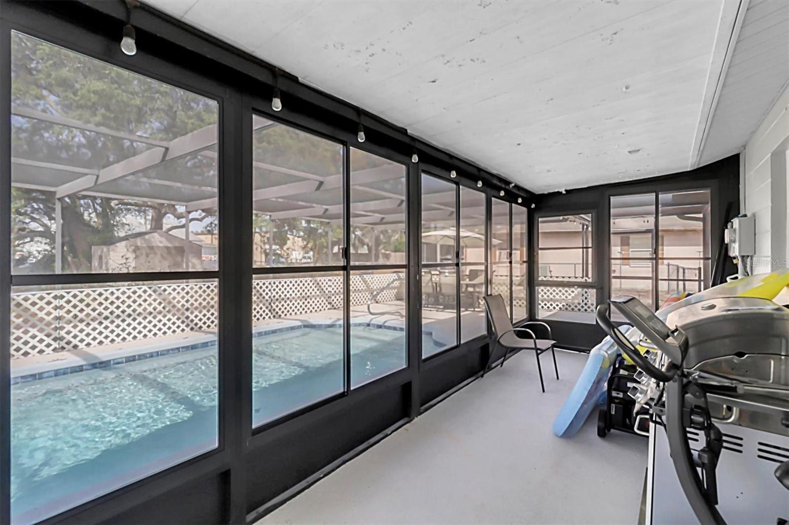 Image 23 of 41 For 3409 Plaza Avenue