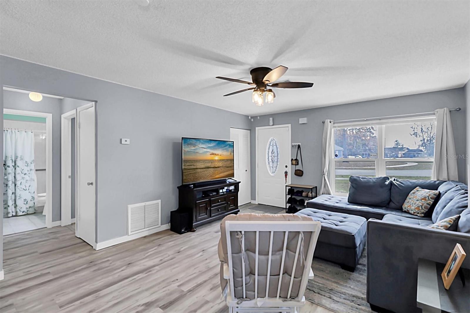 Image 6 of 41 For 3409 Plaza Avenue