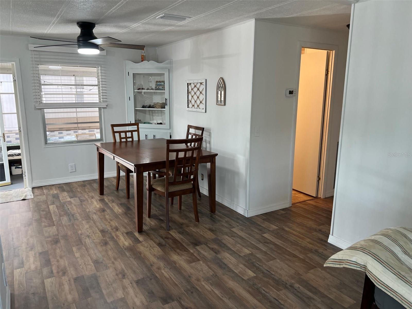 Image 10 of 32 For 576 Queen Palm Street