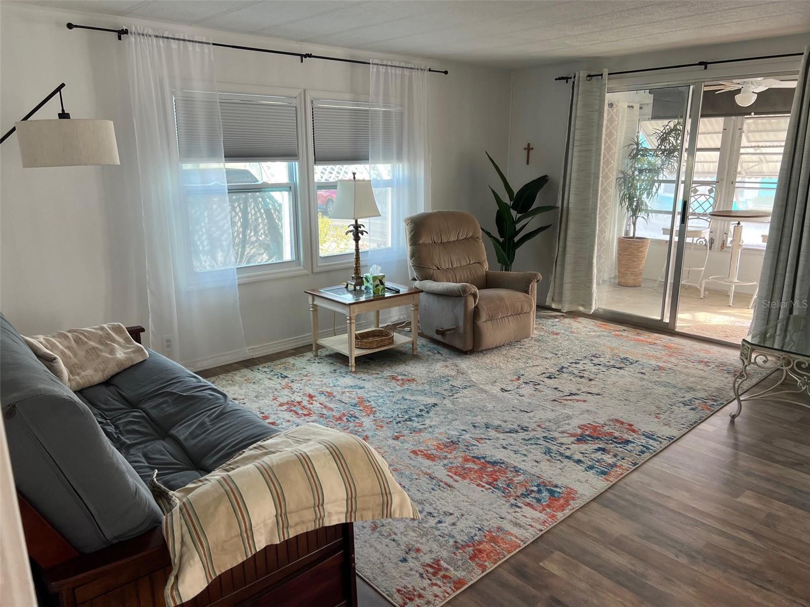 Image 11 of 32 For 576 Queen Palm Street