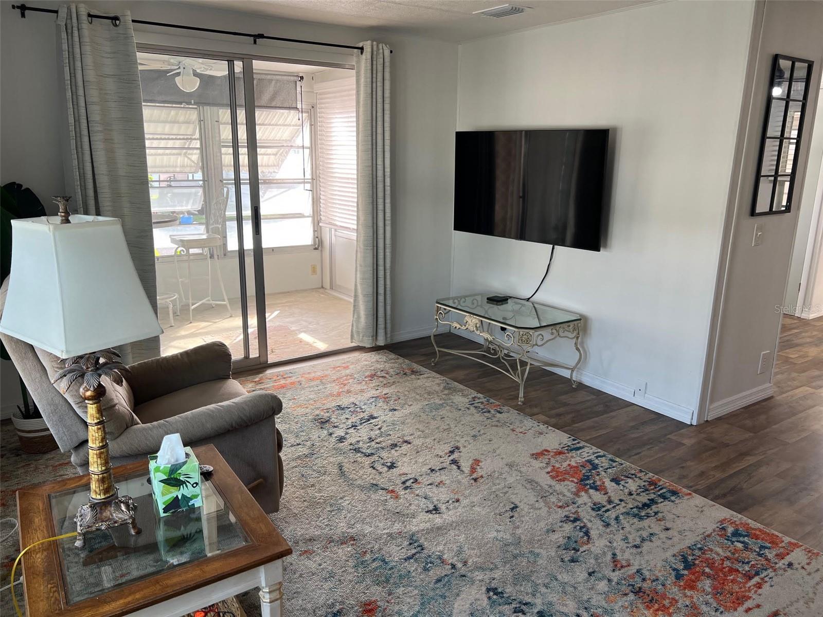 Image 13 of 32 For 576 Queen Palm Street